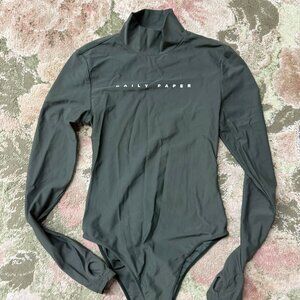 Daily Paper Logo Mock Neck Long Sleeve Green Bodysuit Top Womens Small Button